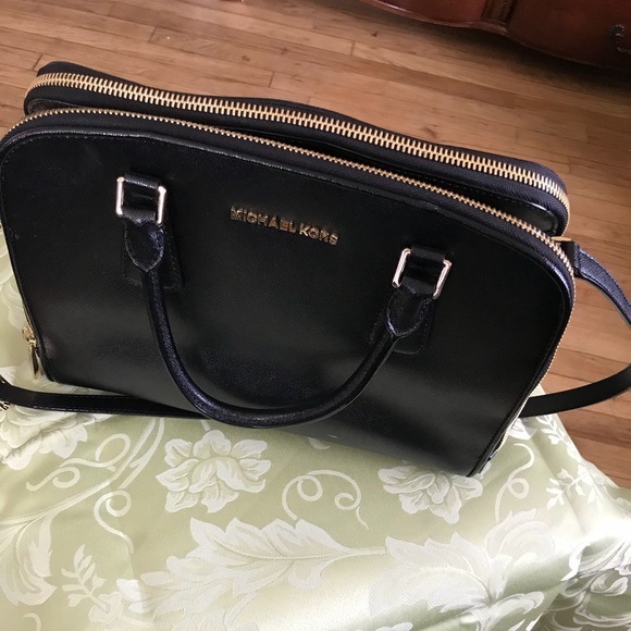 Michael Kors Handbags - MK Leather Black Satchel w/shoulder straps